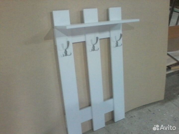 Вешалка настенная в прихожую