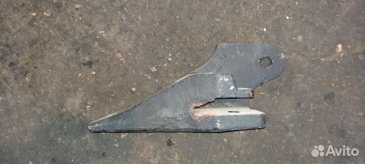 Зуб болтовой 61L3-0171 правый