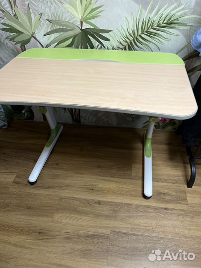 Детский стол парта