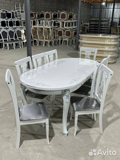 Кухонный стол и стулья новые