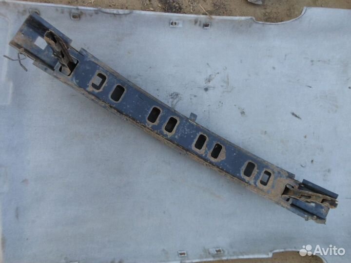 Усилитель переднего бампера для Mitsubishi Carisma