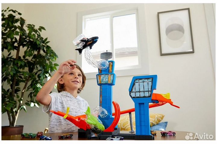 Трек Hot Wheels Аэропорт (Airport Track Set GFH90)