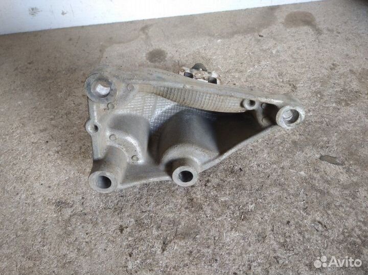 Кронштейн опоры двигателя Honda Accord 7 2003-2008