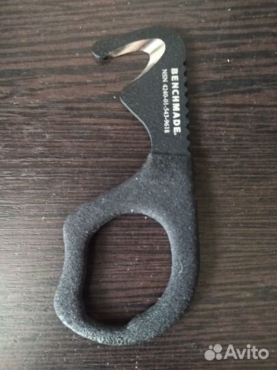 Нож-стропорез Benchmade (США)