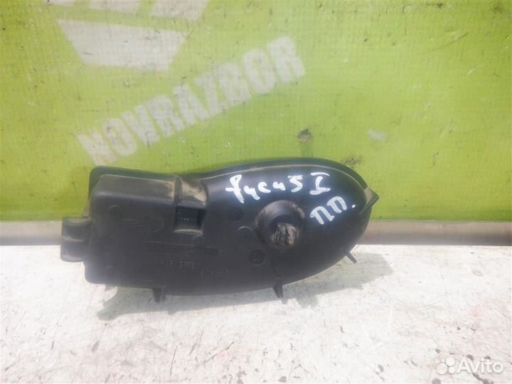 Ручка двери передней внутренняя правая Форд Фоку