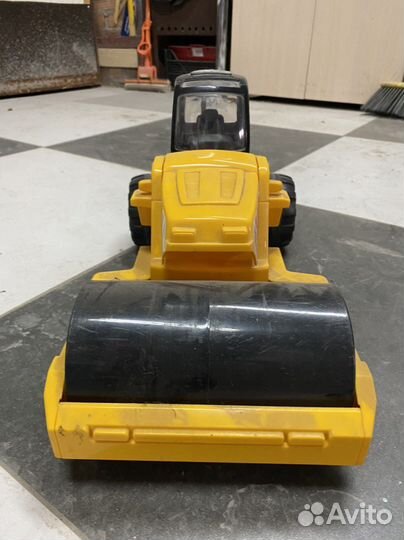 Трактор каток