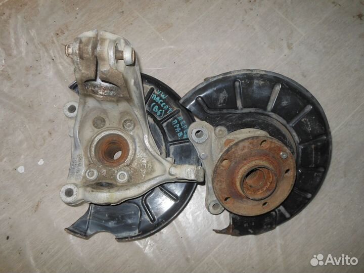 Кулак поворотный передний VW Passat (B6) 2005-2010