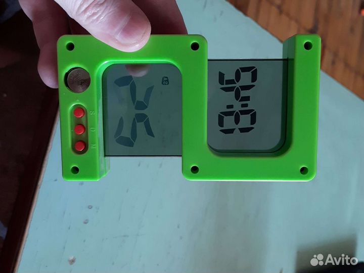 Часы электронные, прозрачные