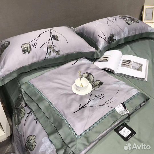 Постели с одеялом из тенселя