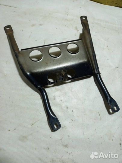 Кронштейн крепления торпеды Форд Эскорд универсал