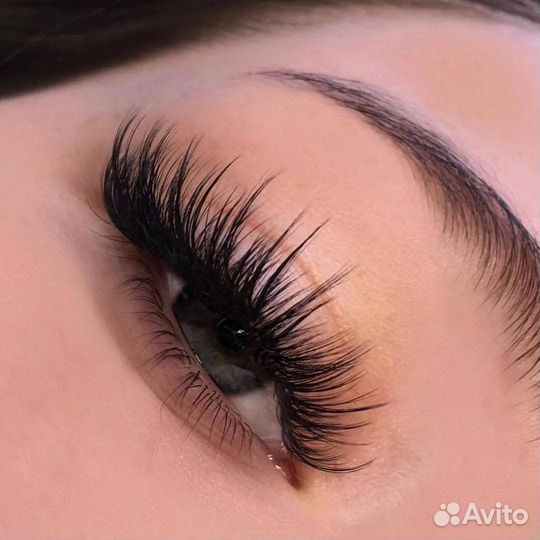 Наращивание ресниц в студии