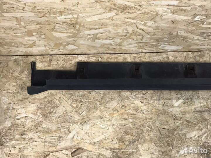 Накладка на порог наружная левая Honda C-RV