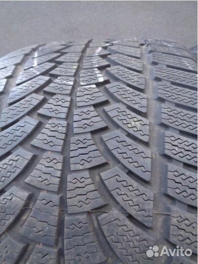 Nokian Tyres WR 295/35 R18
