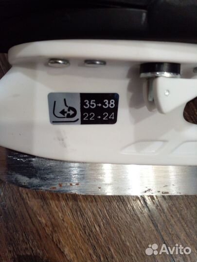 Коньки хоккейные