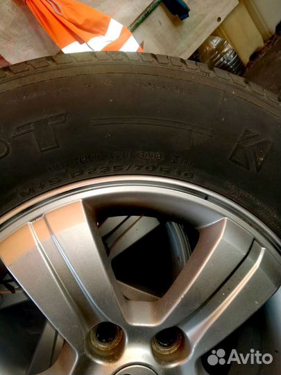 Kumho Road Venture ST KL11 235/70 R16