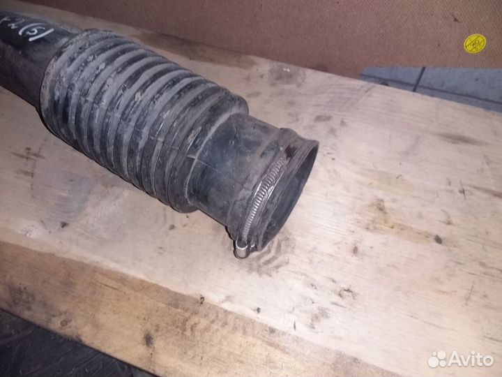 Патрубок воздушного фильтра Ford Focus 2