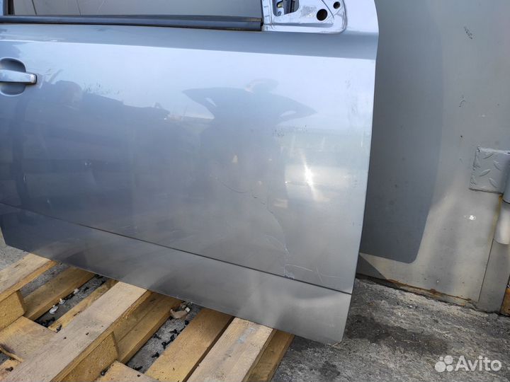 Дверь передняя правая на Opel Astra H Z155