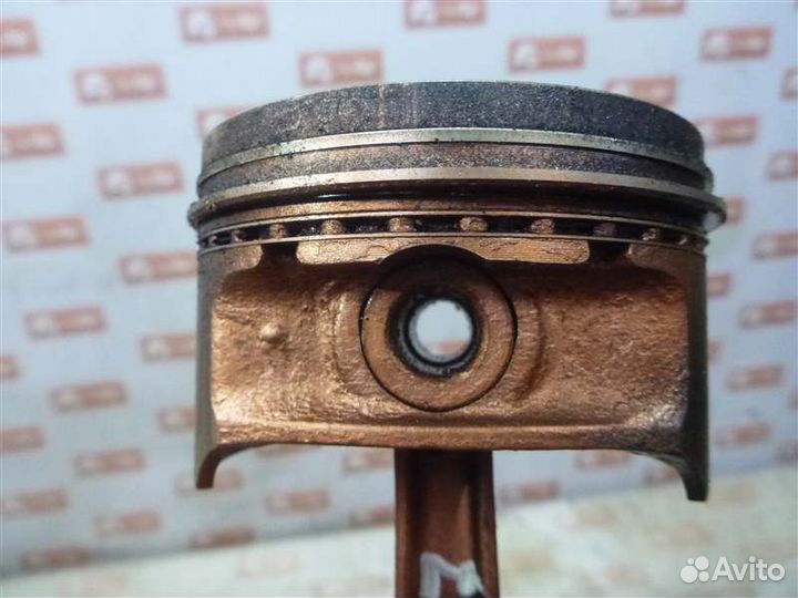 Поршень с шатуном Ford Focus DFW 2.0 2000