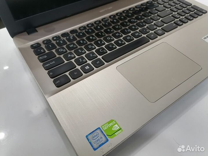 Asus i5-7200/8gb/nvidia 920mx/ssd 240gb