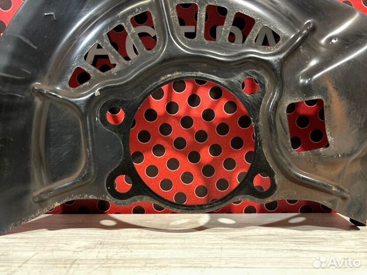 Кожух защитный тормозного диска Lexus Es axzh10