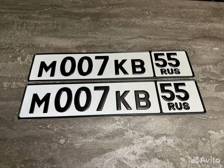 Автомобильный номер жирным шрифтом