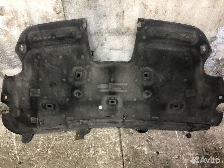 Обшивка капота Ford Focus 2