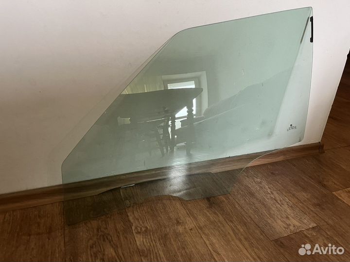 Стекло двери переднеелевое Skoda Fabia 2 2009