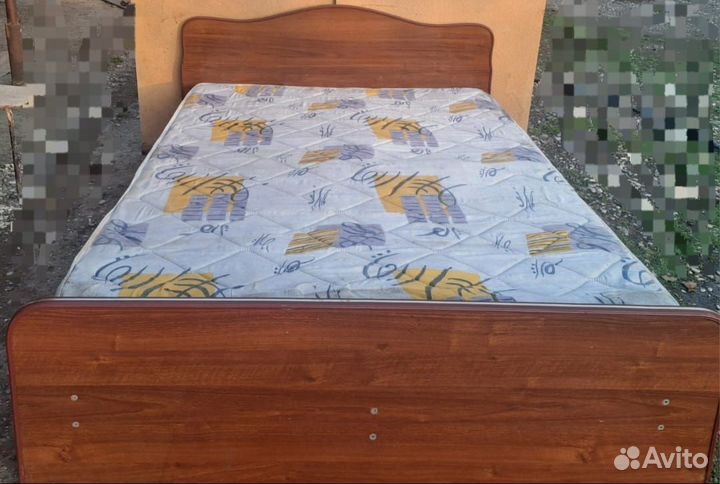 Кровать двуспальная с матрасом бу