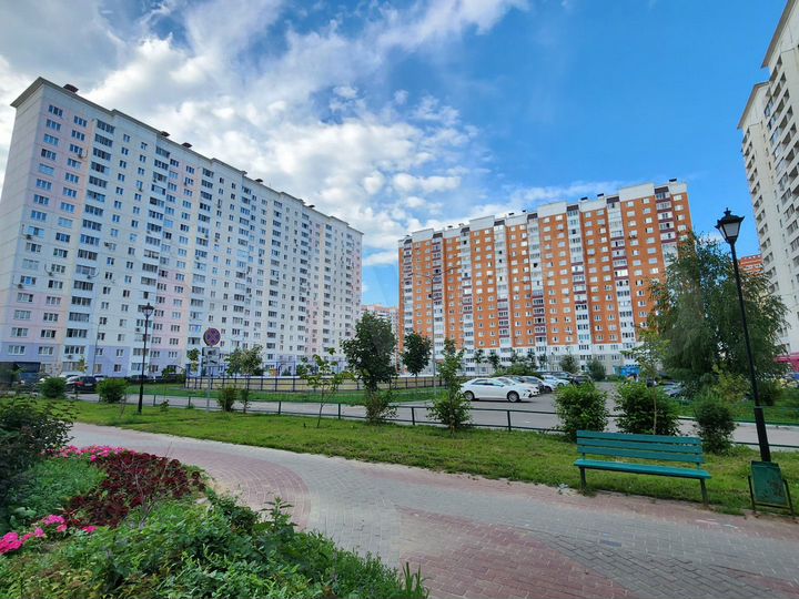 2-к. квартира, 64 м², 10/17 эт.