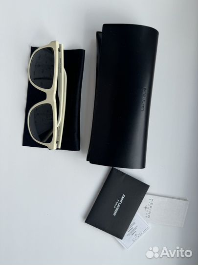 Солнцезащитные очки saint laurent