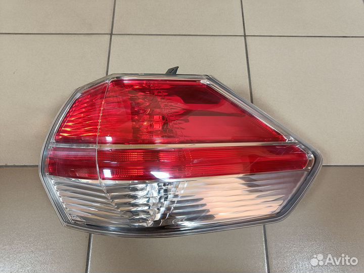 Nissan X-Trail T32 Фонарь задний наружный правый