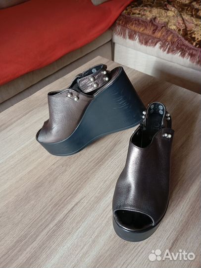 Босоножки женские