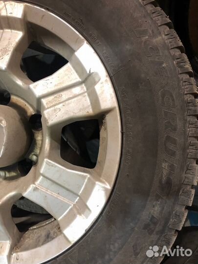 Bridgestone Ice Cruiser 7000 215/65 R16