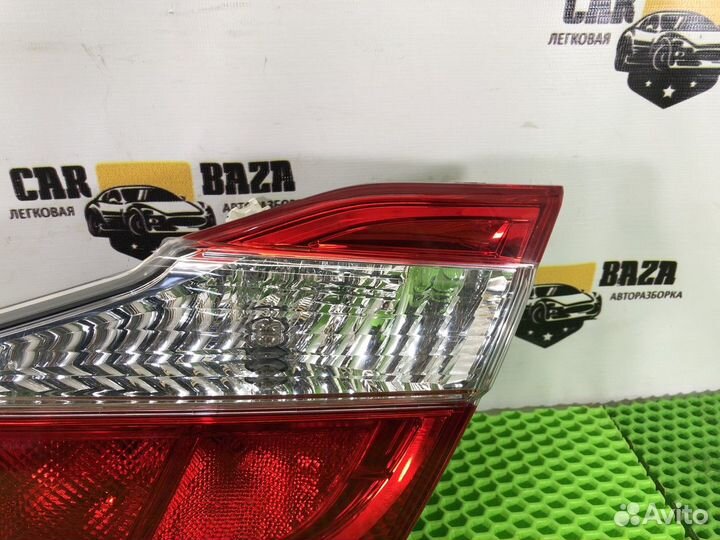 Фонарь задний внутренний правый R Toyota Camry