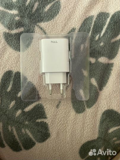 Сетевое зарядное устройство TFN