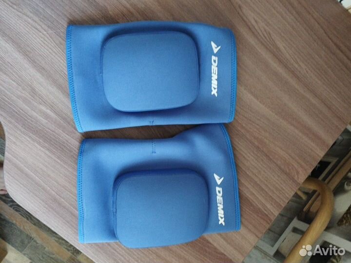 Волейбольные наколенники demix