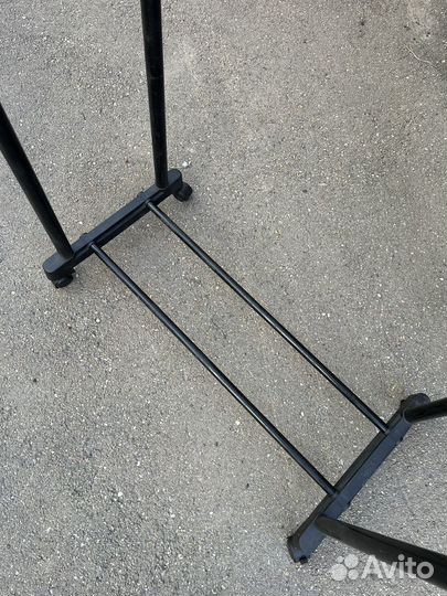 Напольная вешалка на колесах