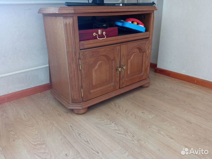 Продаю тв тумбу