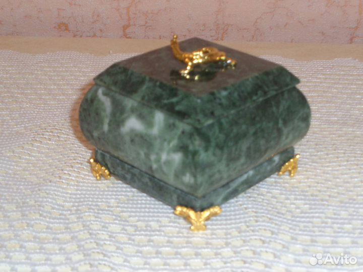 Шкатулка из змеевика