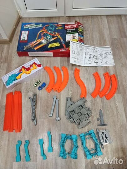 Гоночный трек с машинками