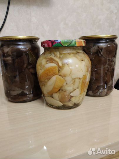 Грибы маринованные