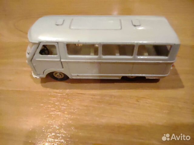 Модель автомобиля 1:43 Раф 977 СССР