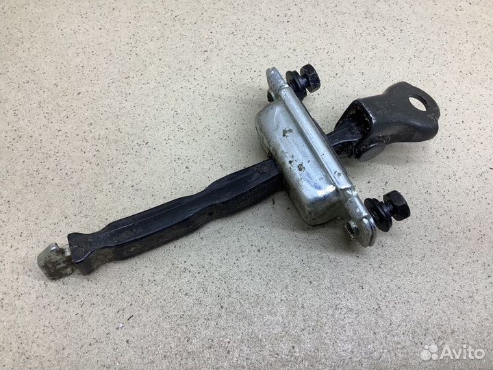 Ограничитель двери задний левый Hyundai Solaris