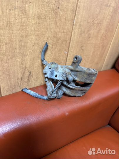 Audi 80 б4 задний правый суппорт