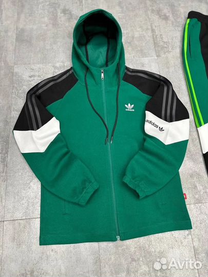 Спортивный костюм adidas