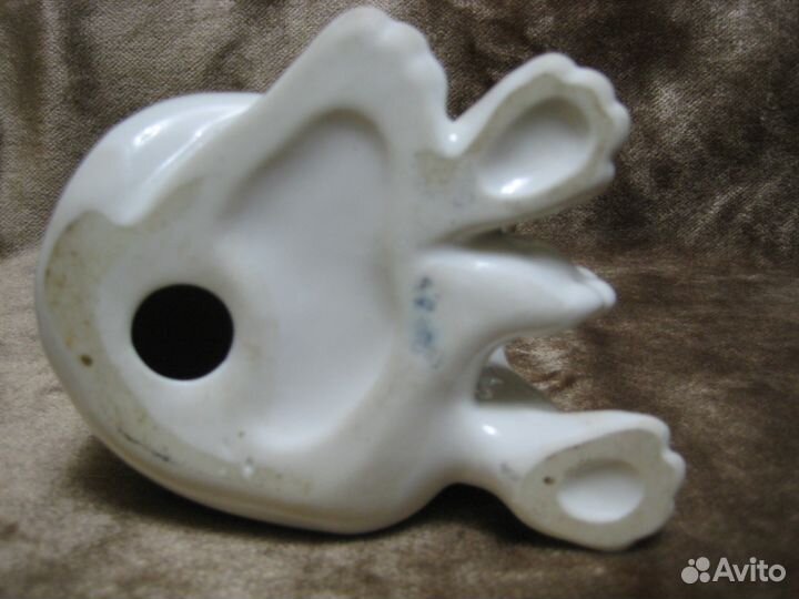 Фарфоровая статуэтка 