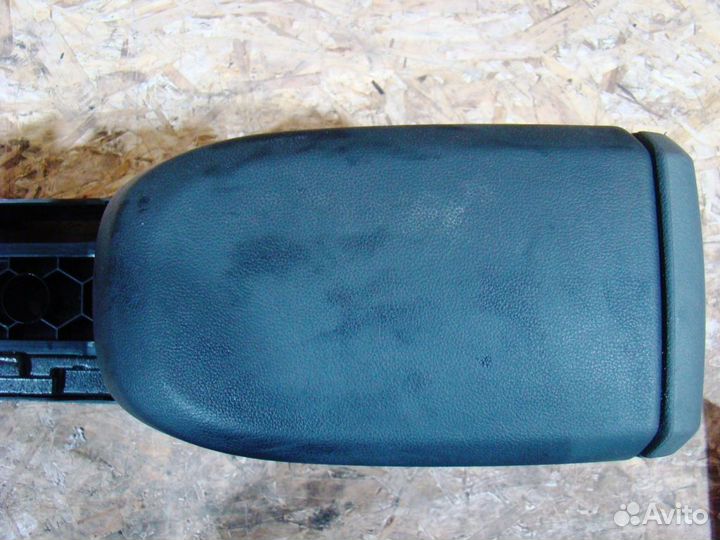 Ford Kuga 1 Консоль с подлокотником