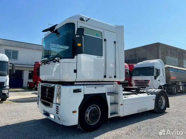 Pазбираем грузовик Renault Magnum III 2001-2008