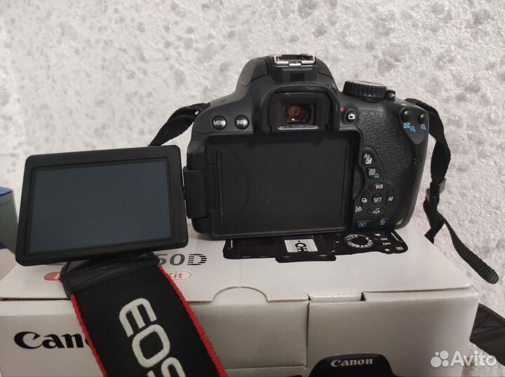 Зеркальный фотоаппарат Canon 650d