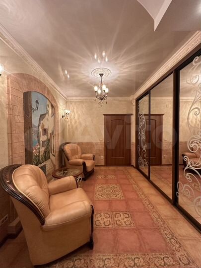 Дом 369,7 м² на участке 11 сот.